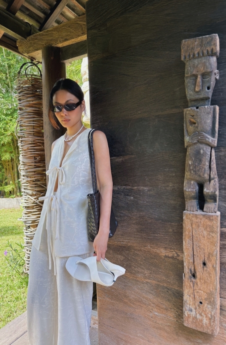 amaya-set-white